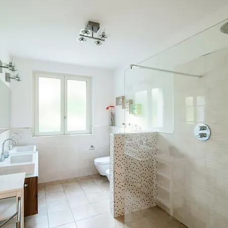 וילה Sissi בלאג'יו